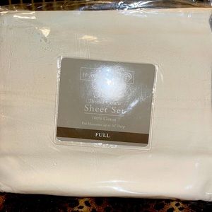 HomeTrends 300 Thread Count Full Size Sheet Set. NWOT